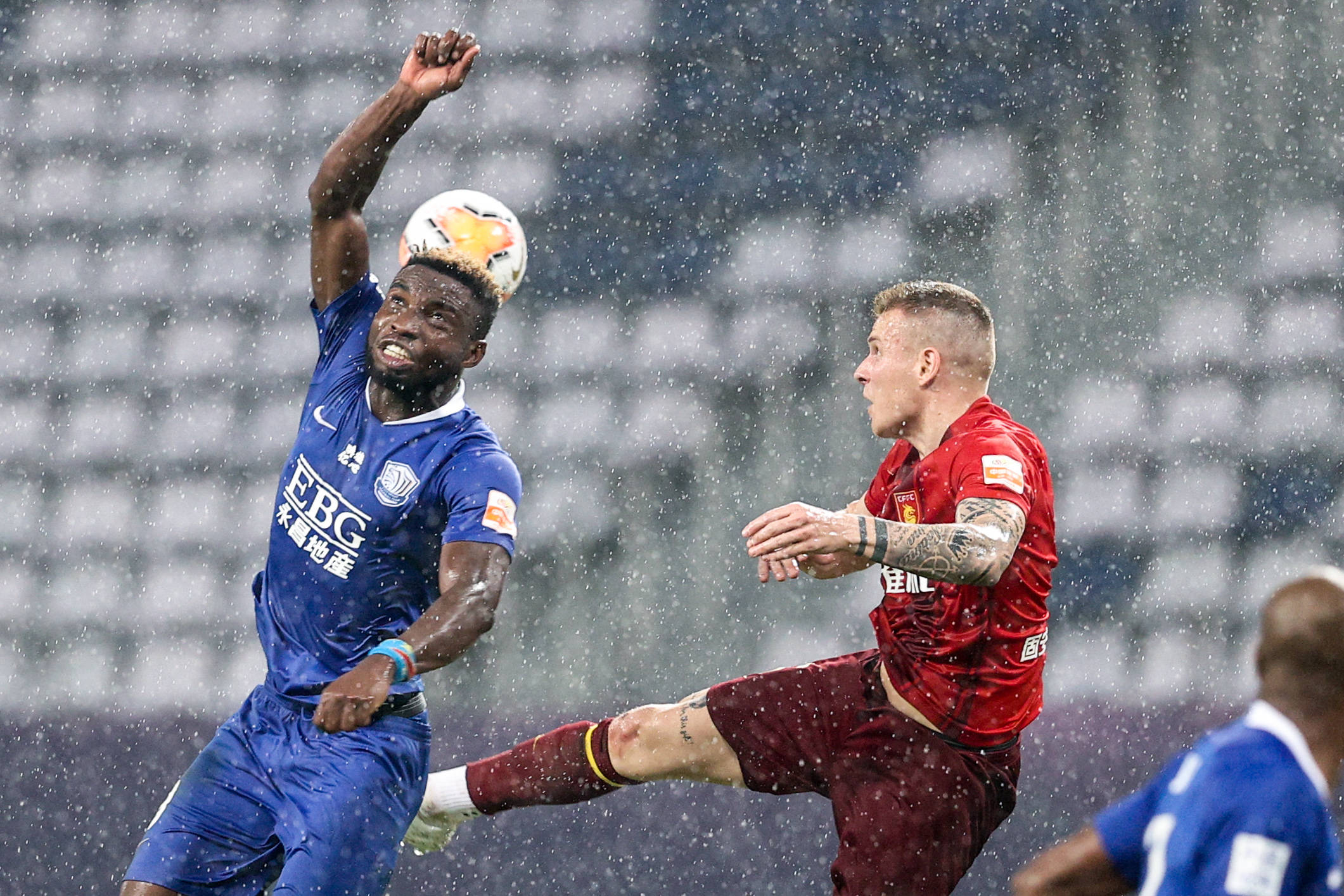 保级之争绿地爆发，比赛胜负未决