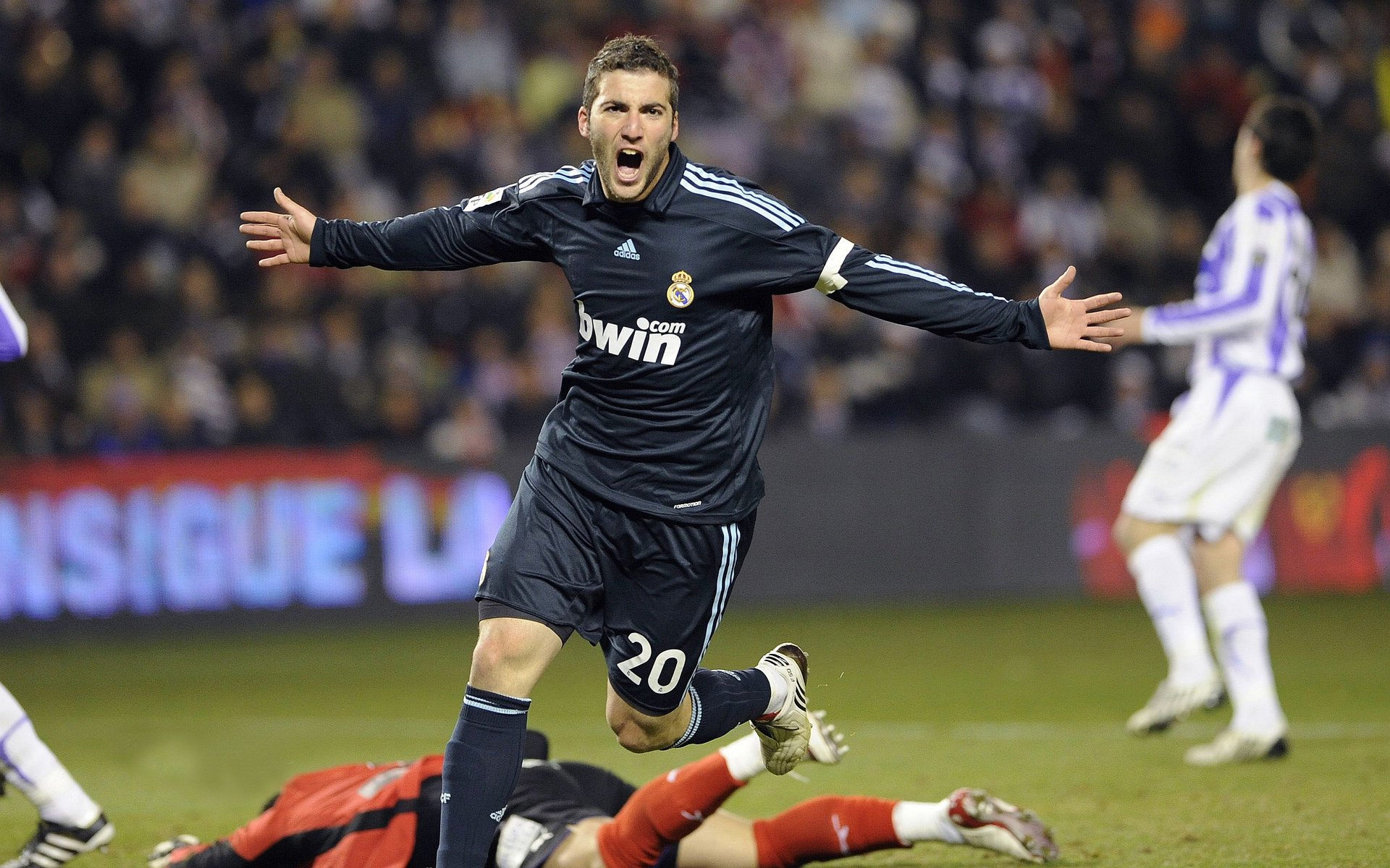 开云体育直播-意甲焦点战，国际米兰决胜局带走那不勒斯，蓝黑军团展现冠军底蕴