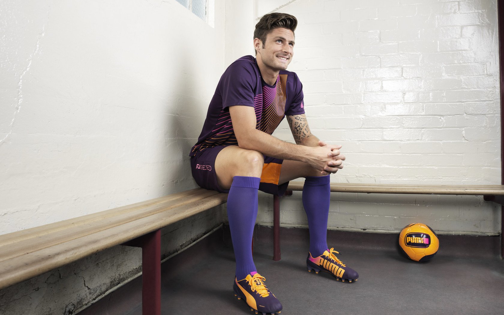 开云体育登录-英超争冠之夜，范弗利特彻底打爆防线，书写个人传奇