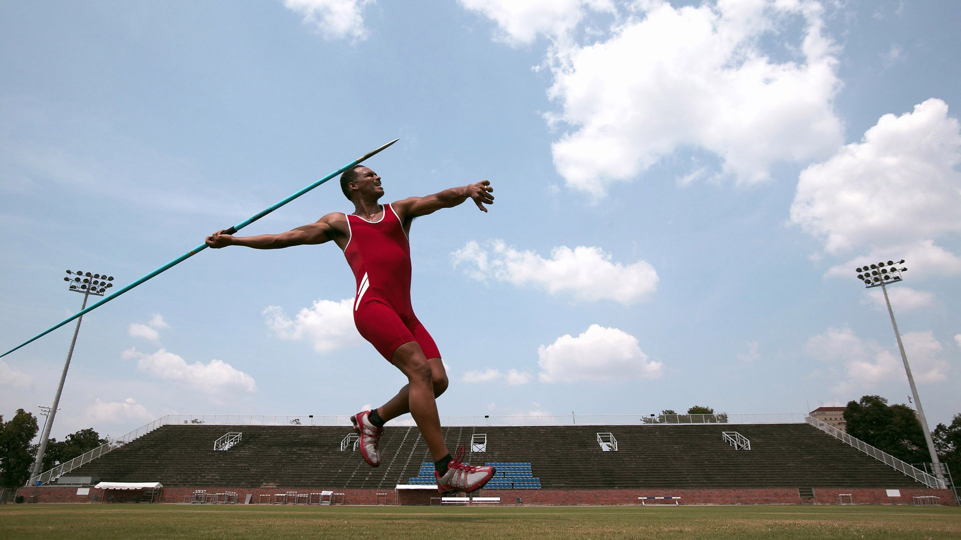 克莱·汤普森惊艳四座，凯尔特人险胜北京队背后的跨文化篮球对话